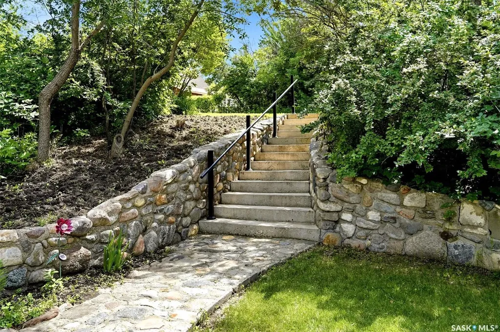 226 Daly Avenue Regina Beach SK S0G 4C0