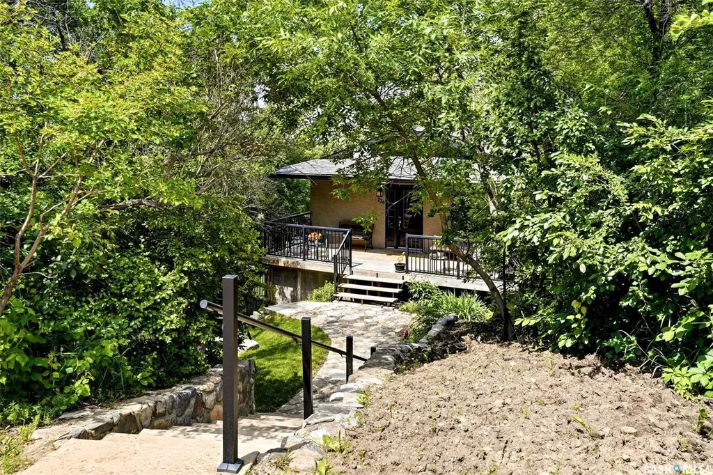 226 Daly Avenue Regina Beach SK S0G 4C0