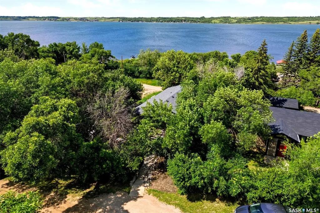 226 Daly Avenue Regina Beach SK S0G 4C0