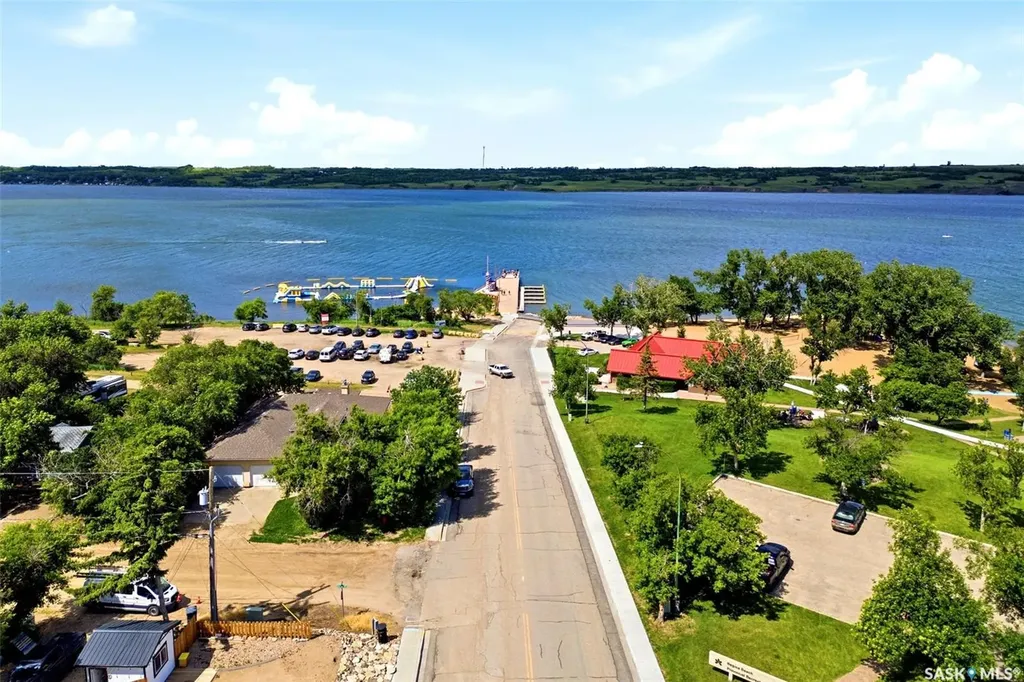 226 Daly Avenue Regina Beach SK S0G 4C0