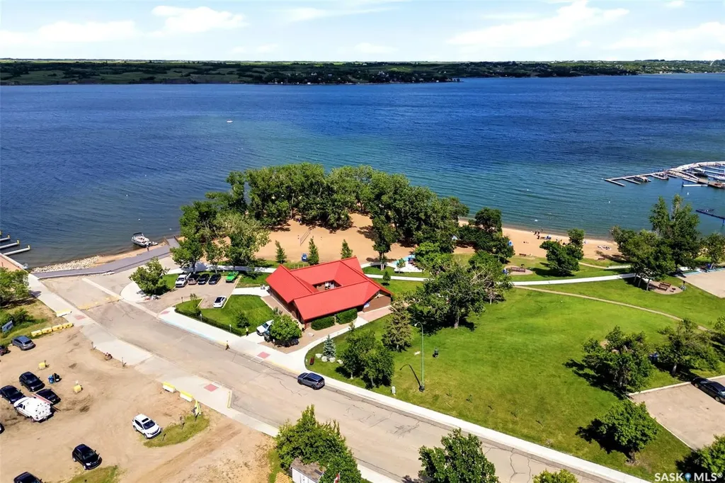 226 Daly Avenue Regina Beach SK S0G 4C0