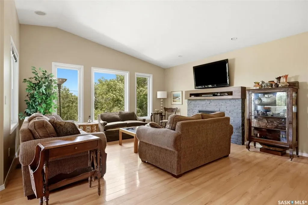 226 Daly Avenue Regina Beach SK S0G 4C0