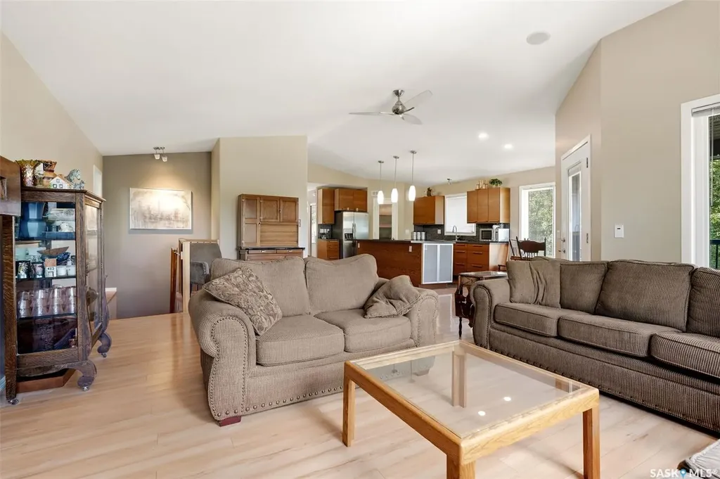 226 Daly Avenue Regina Beach SK S0G 4C0