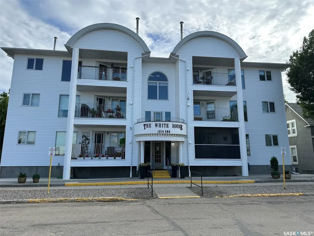 1214 3rd Street Estevan SK S4A 0R9