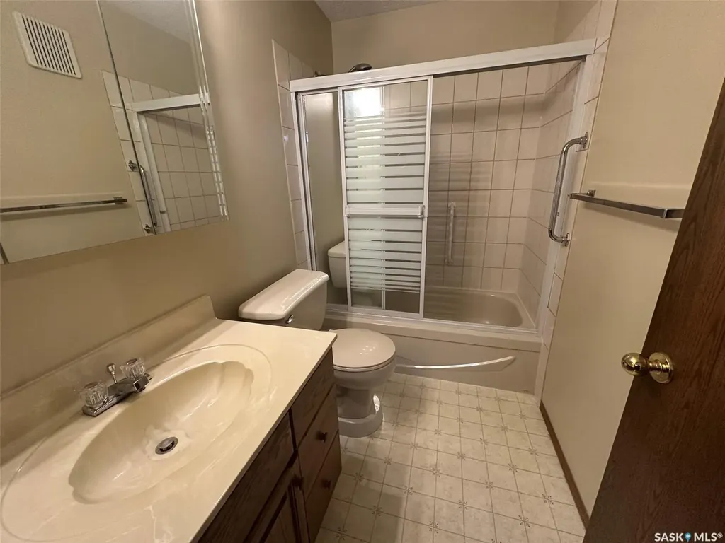 1214 3rd Street Estevan SK S4A 0R9