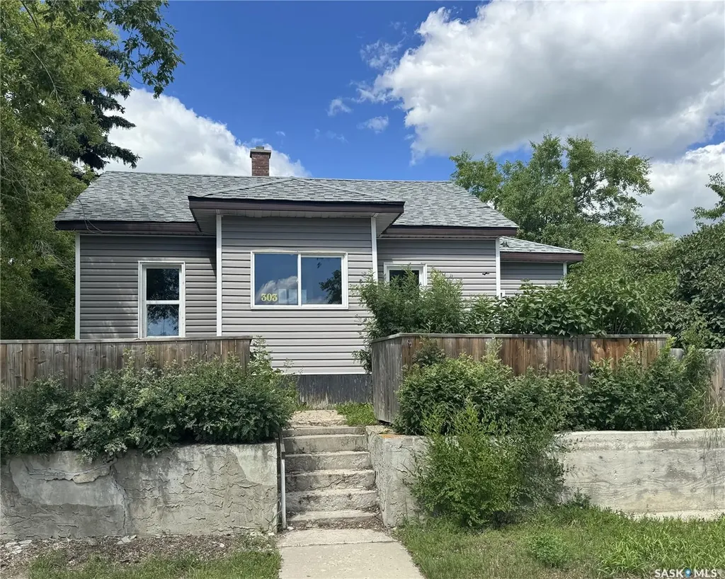 303 4th Avenue W Biggar SK S0K 0M0
