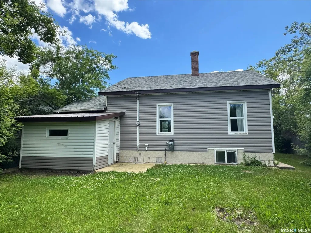303 4th Avenue W Biggar SK S0K 0M0