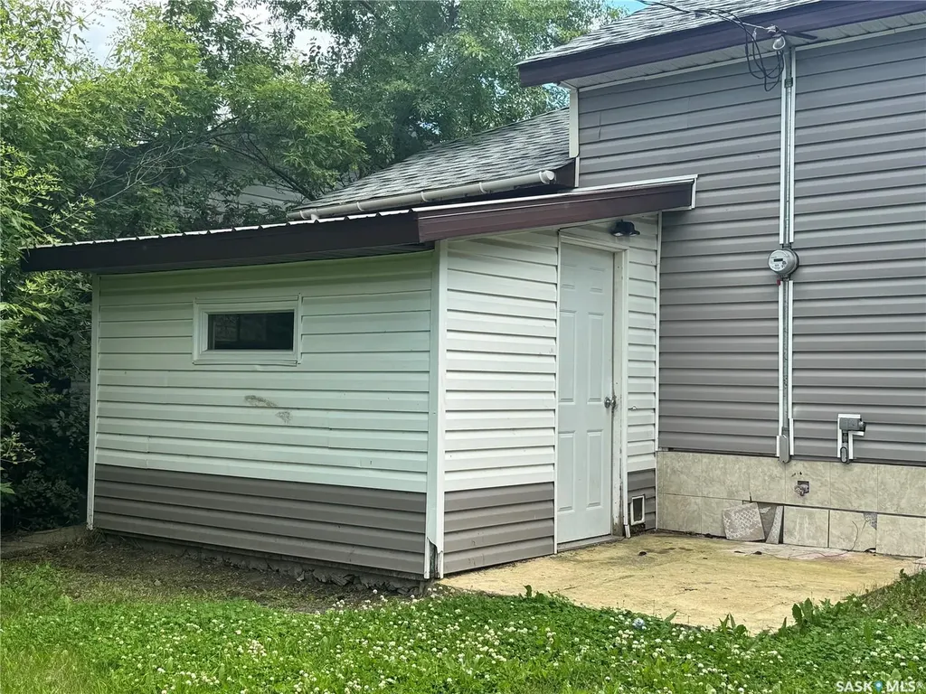 303 4th Avenue W Biggar SK S0K 0M0