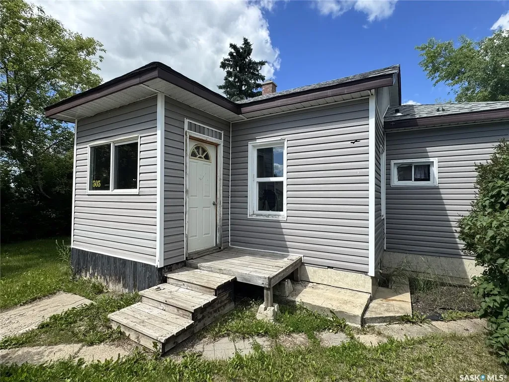 303 4th Avenue W Biggar SK S0K 0M0