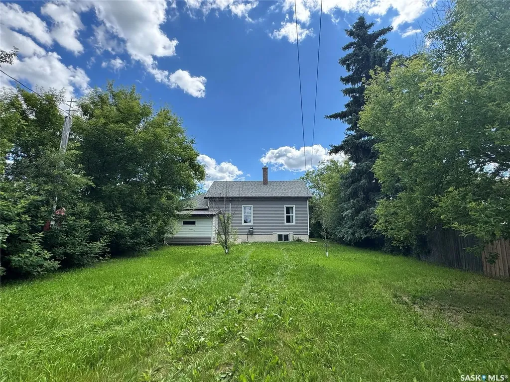 303 4th Avenue W Biggar SK S0K 0M0