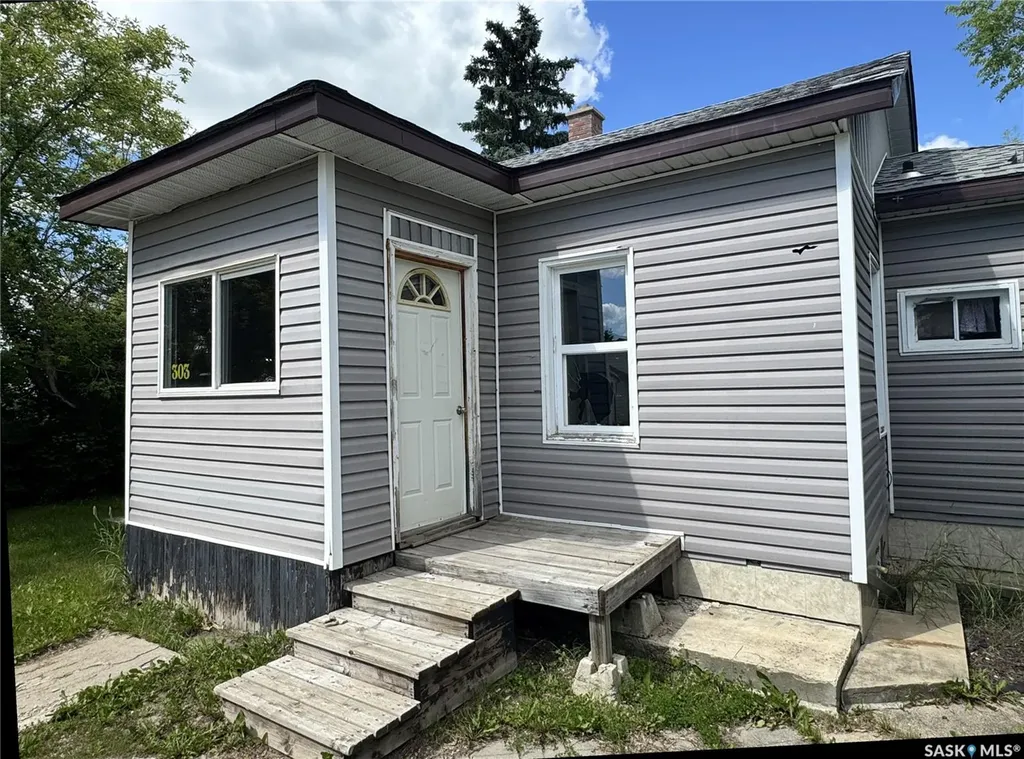 303 4th Avenue W Biggar SK S0K 0M0