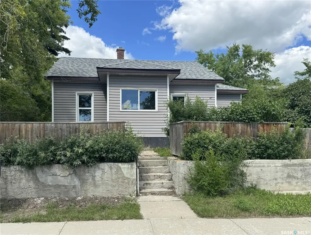 303 4th Avenue W Biggar SK S0K 0M0