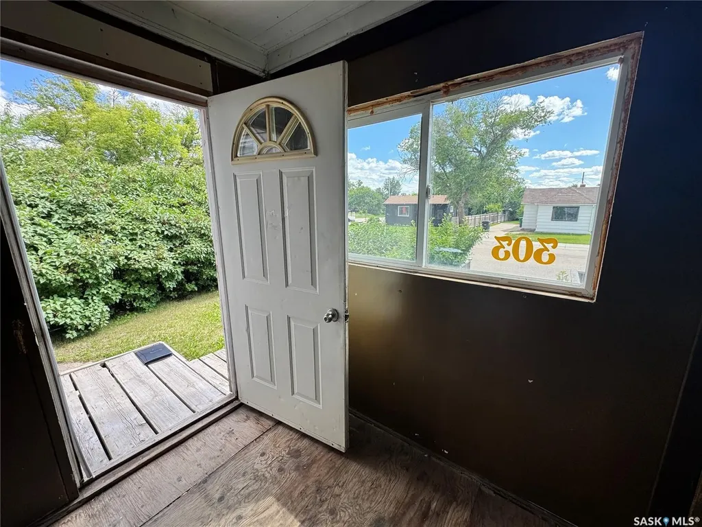 303 4th Avenue W Biggar SK S0K 0M0