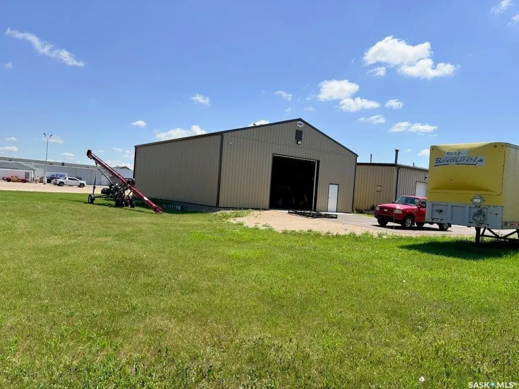 500 12th Avenue E Kindersley SK S0L 1S0