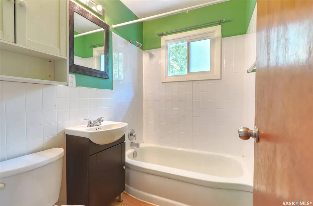 429 St John Street Regina SK S4R 1R4