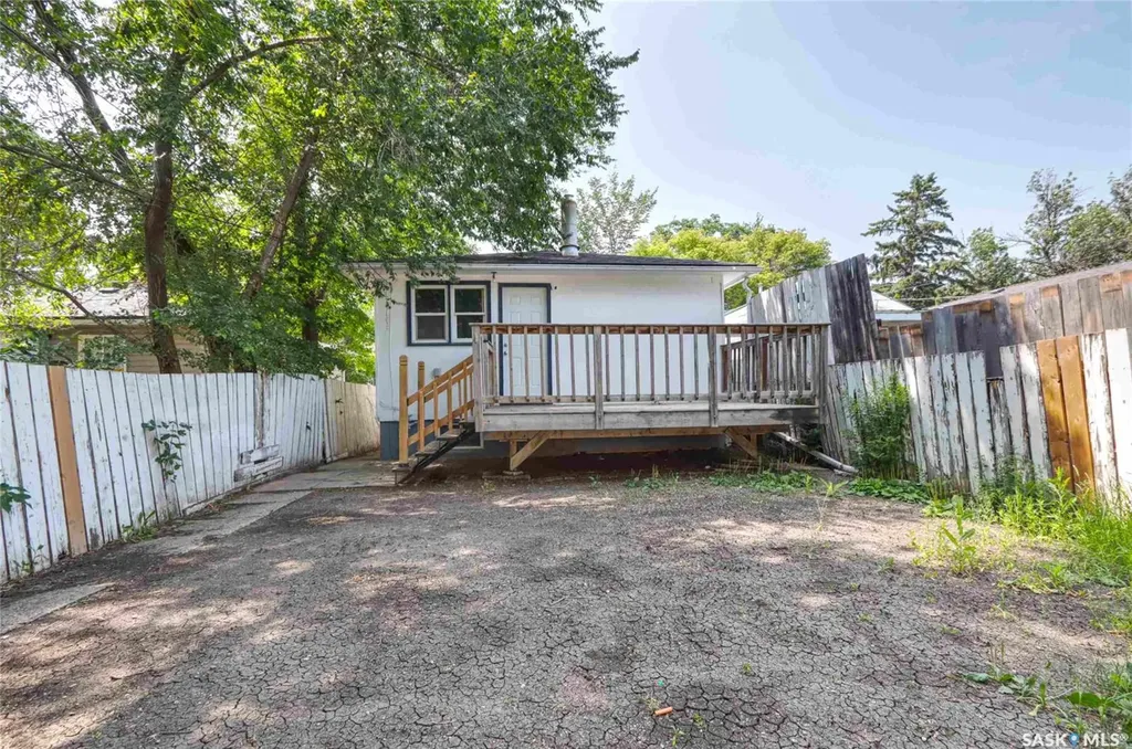 429 St John Street Regina SK S4R 1R4