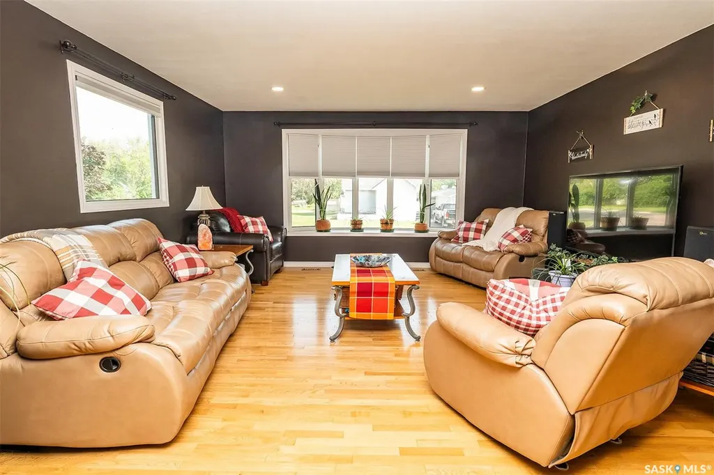 302 7th Street E Wynyard SK S0A 4T0
