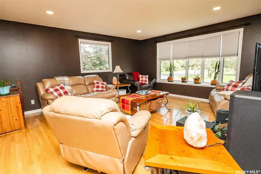 302 7th Street E Wynyard SK S0A 4T0