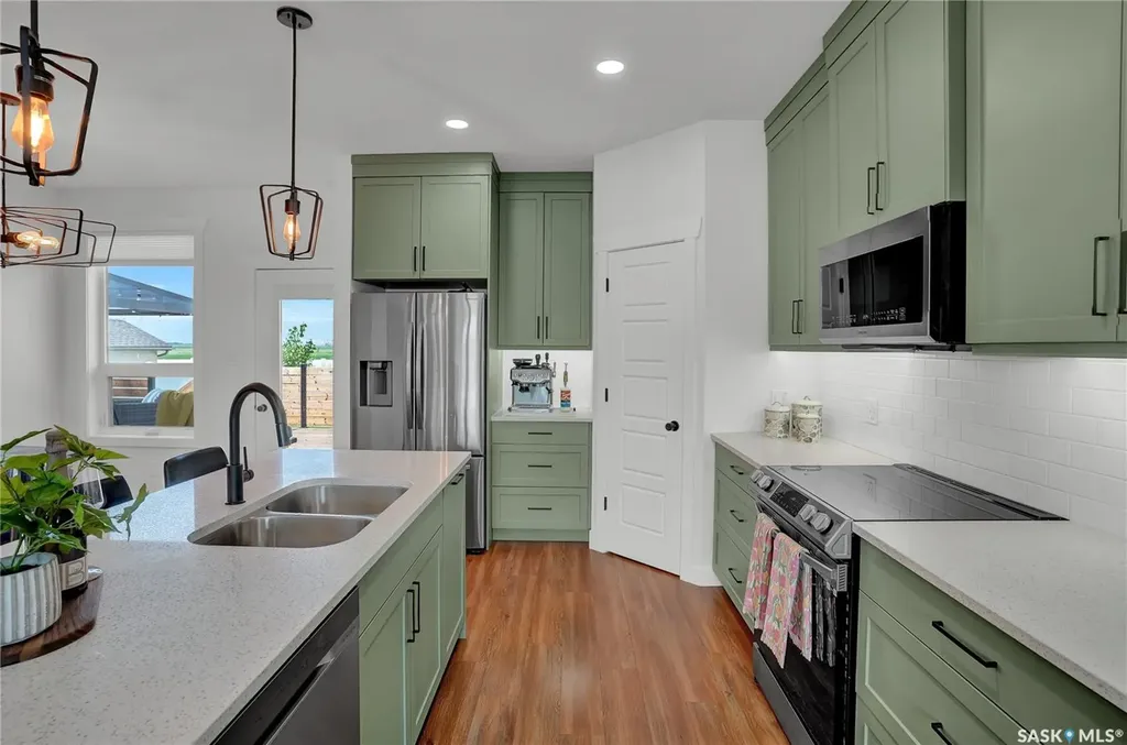 14 Clunie Court Moose Jaw SK S6J 0E3