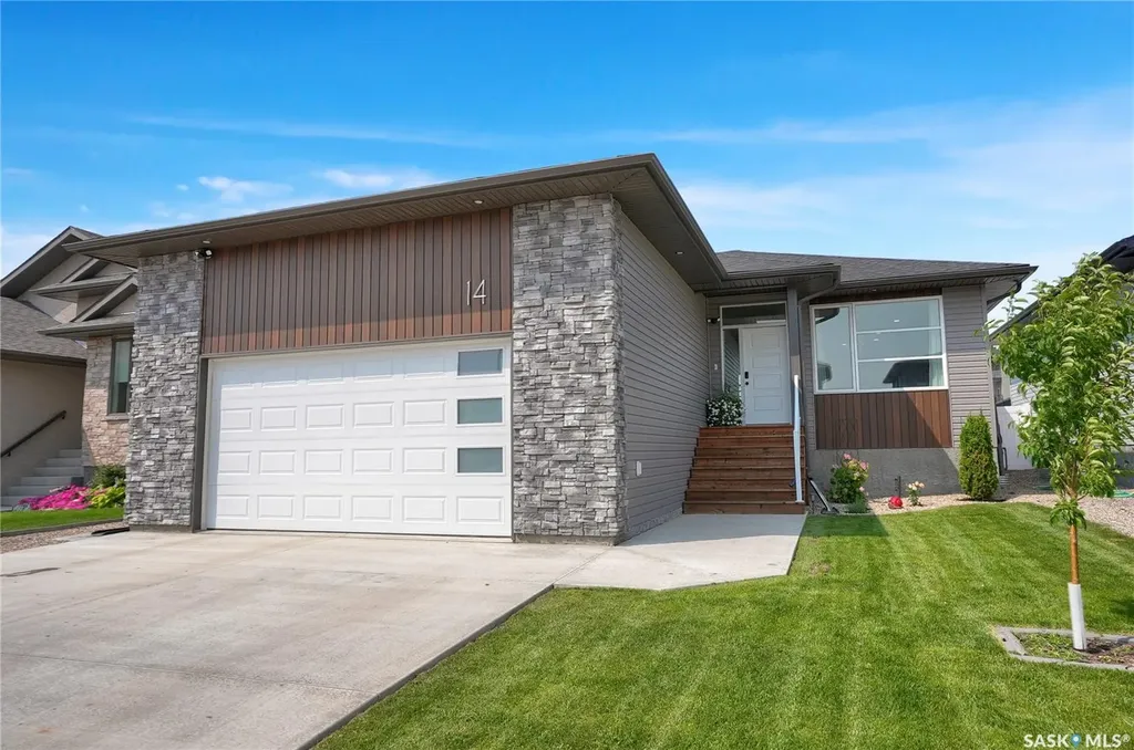 14 Clunie Court Moose Jaw SK S6J 0E3
