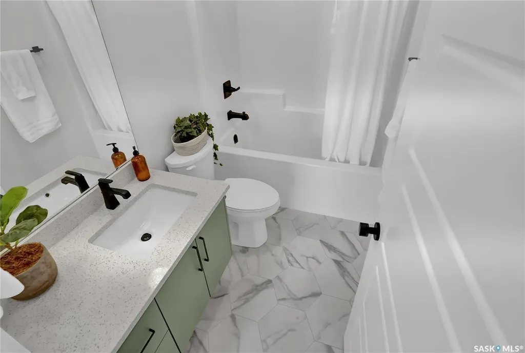 14 Clunie Court Moose Jaw SK S6J 0E3