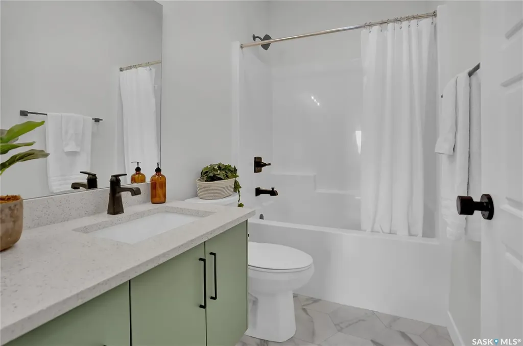 14 Clunie Court Moose Jaw SK S6J 0E3