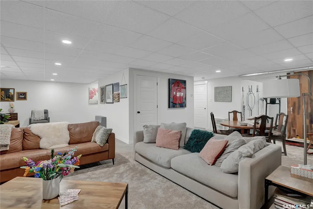 14 Clunie Court Moose Jaw SK S6J 0E3