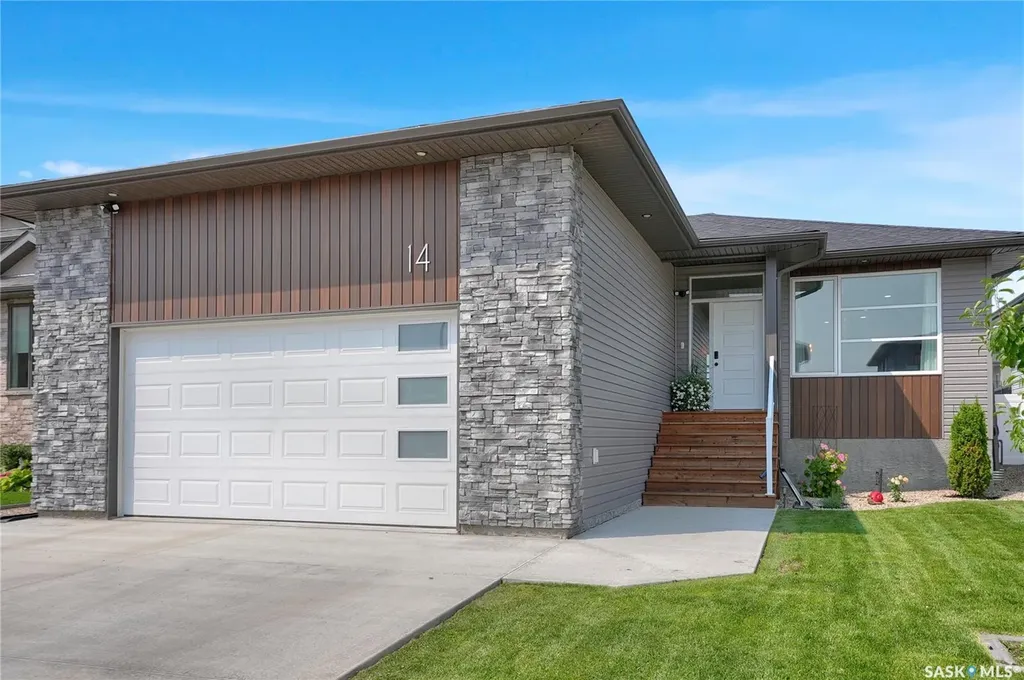 14 Clunie Court Moose Jaw SK S6J 0E3