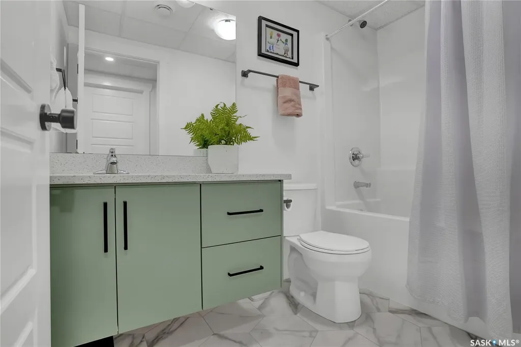 14 Clunie Court Moose Jaw SK S6J 0E3