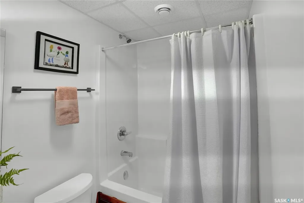 14 Clunie Court Moose Jaw SK S6J 0E3