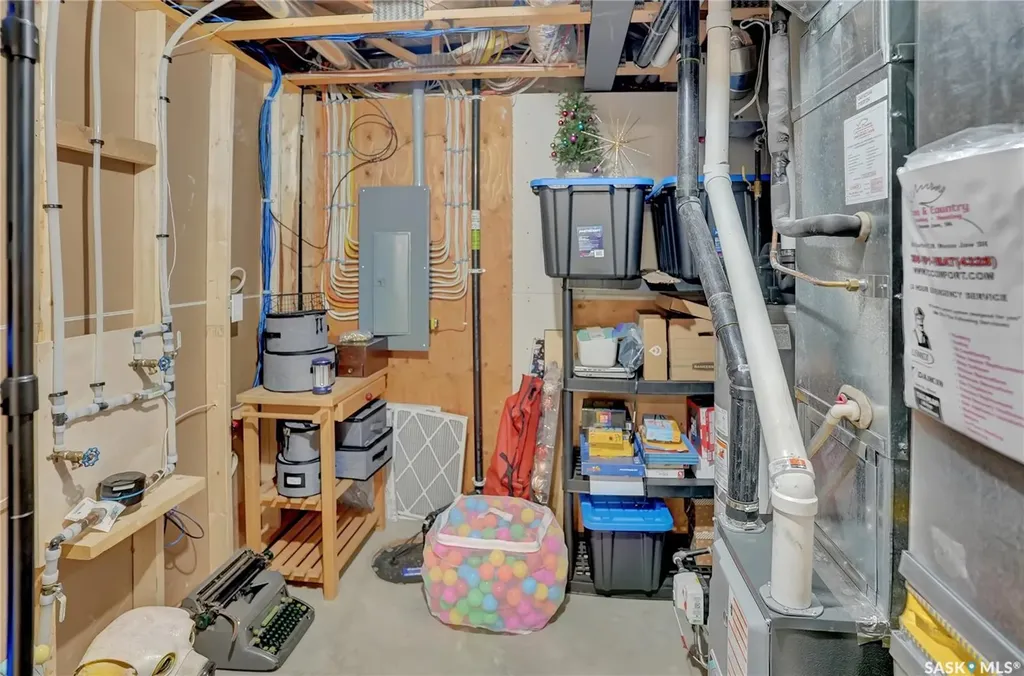 14 Clunie Court Moose Jaw SK S6J 0E3