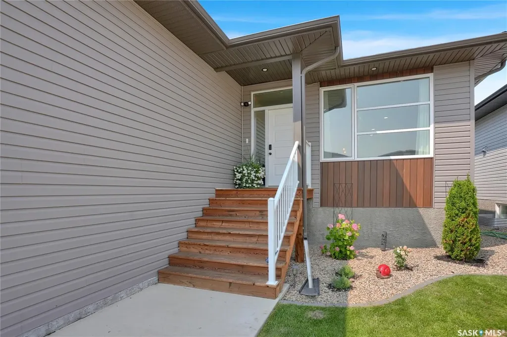 14 Clunie Court Moose Jaw SK S6J 0E3