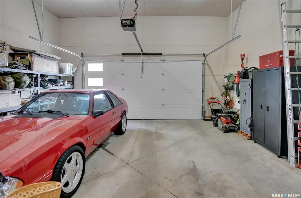 14 Clunie Court Moose Jaw SK S6J 0E3