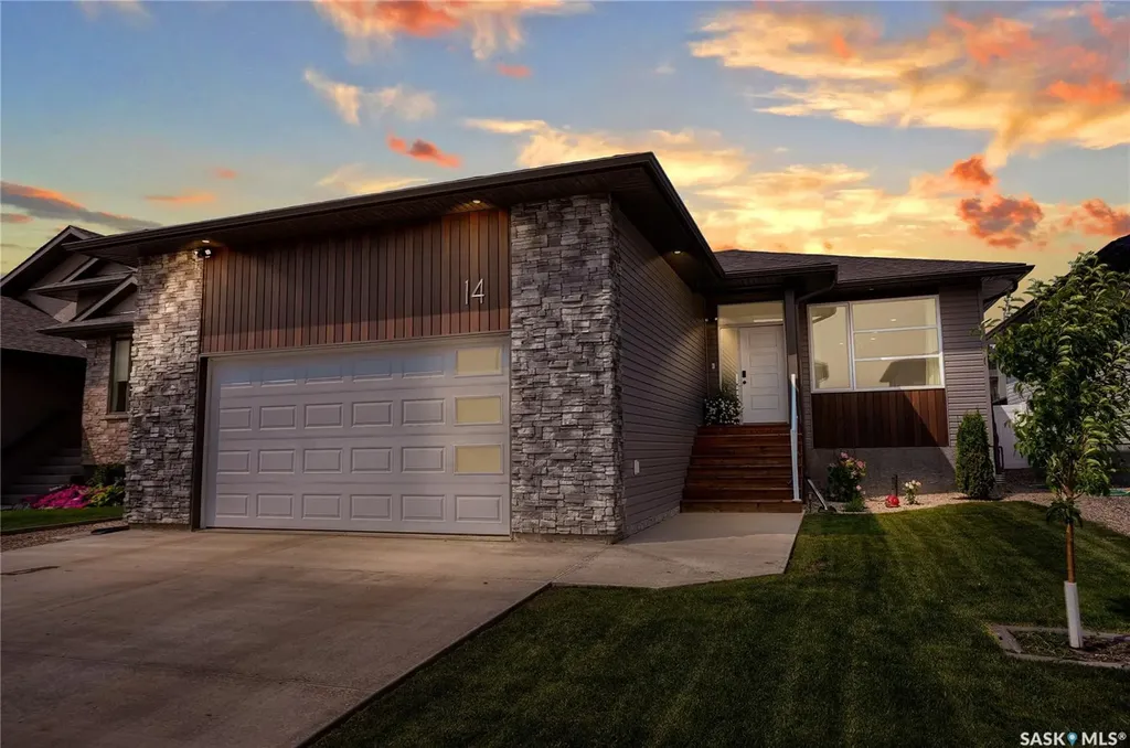 14 Clunie Court Moose Jaw SK S6J 0E3