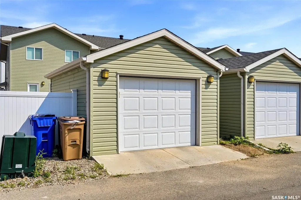 5740 Glide Crescent Regina SK S4W 0P1