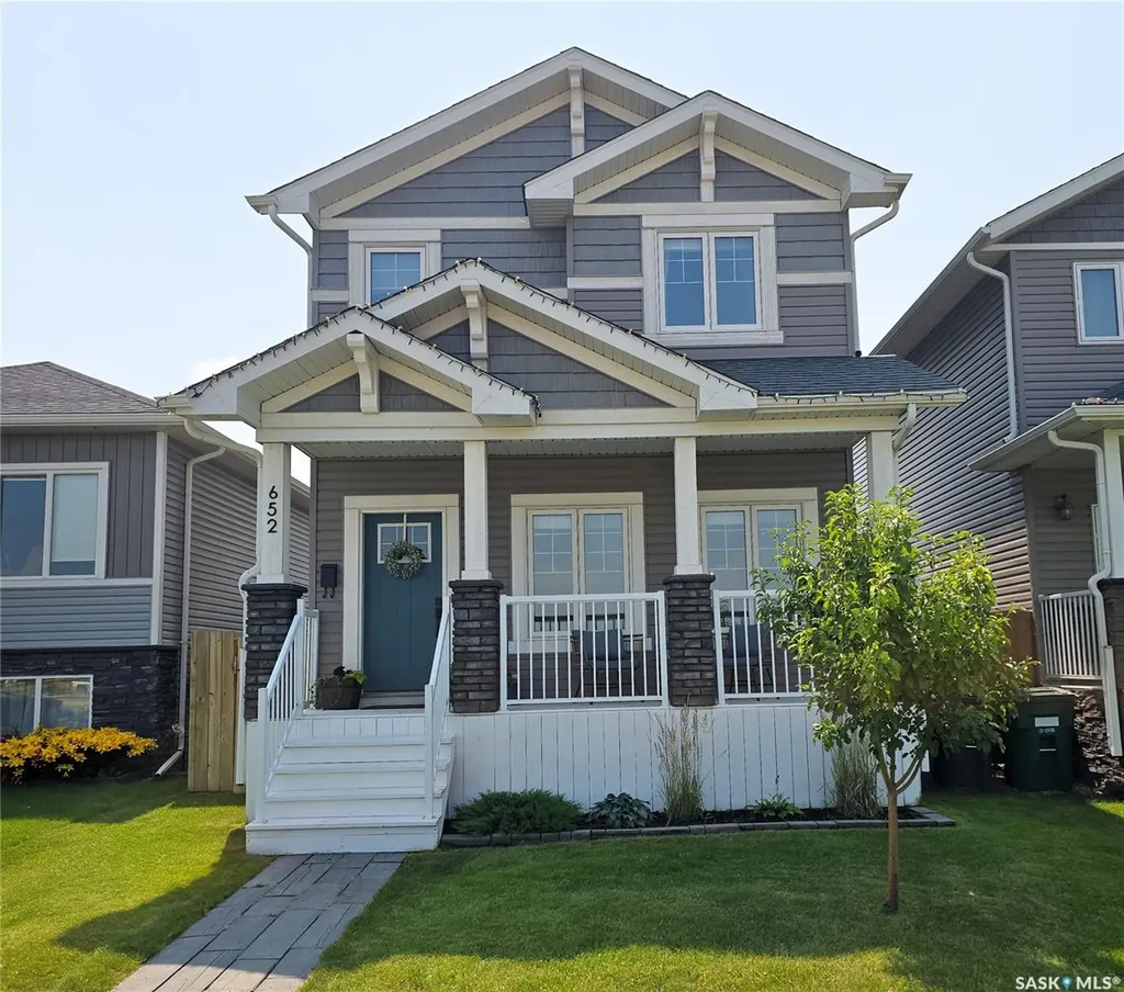 652 Ells Crescent Saskatoon SK S7L 6H9