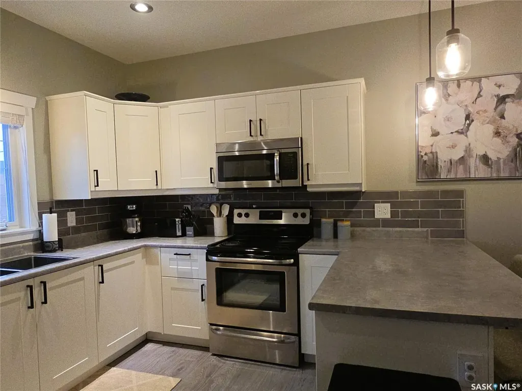 652 Ells Crescent Saskatoon SK S7L 6H9