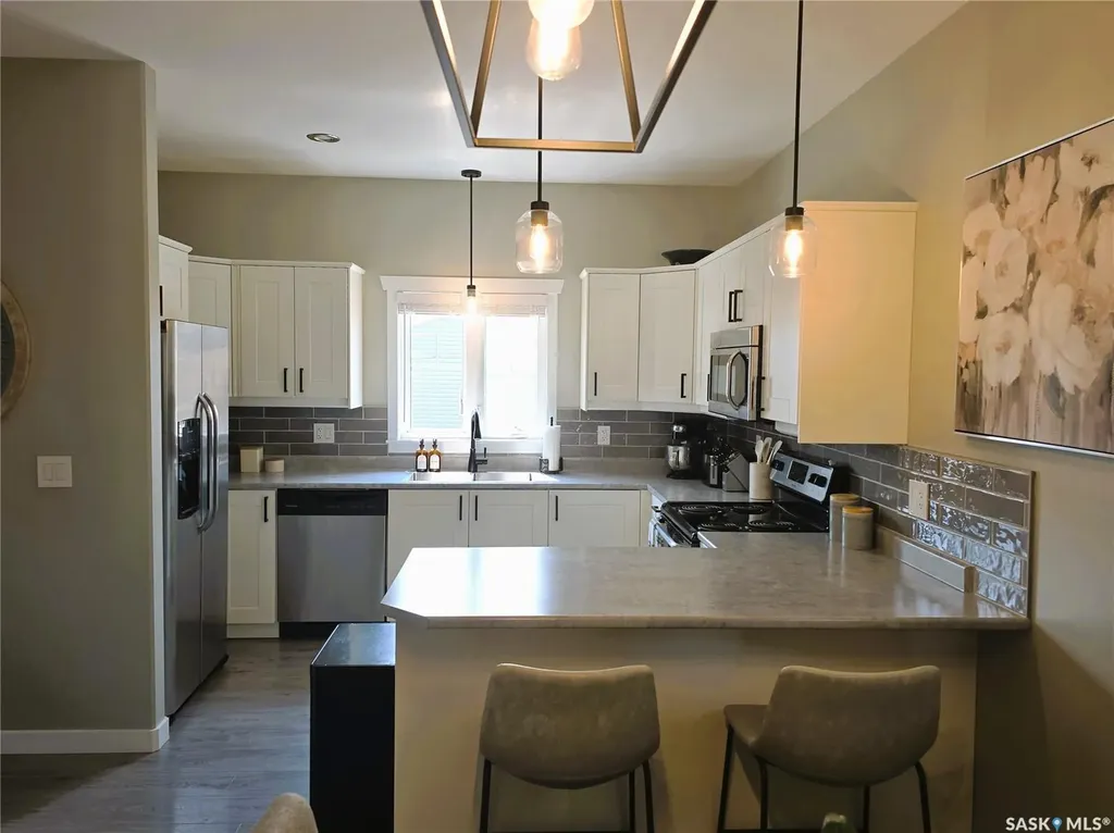 652 Ells Crescent Saskatoon SK S7L 6H9