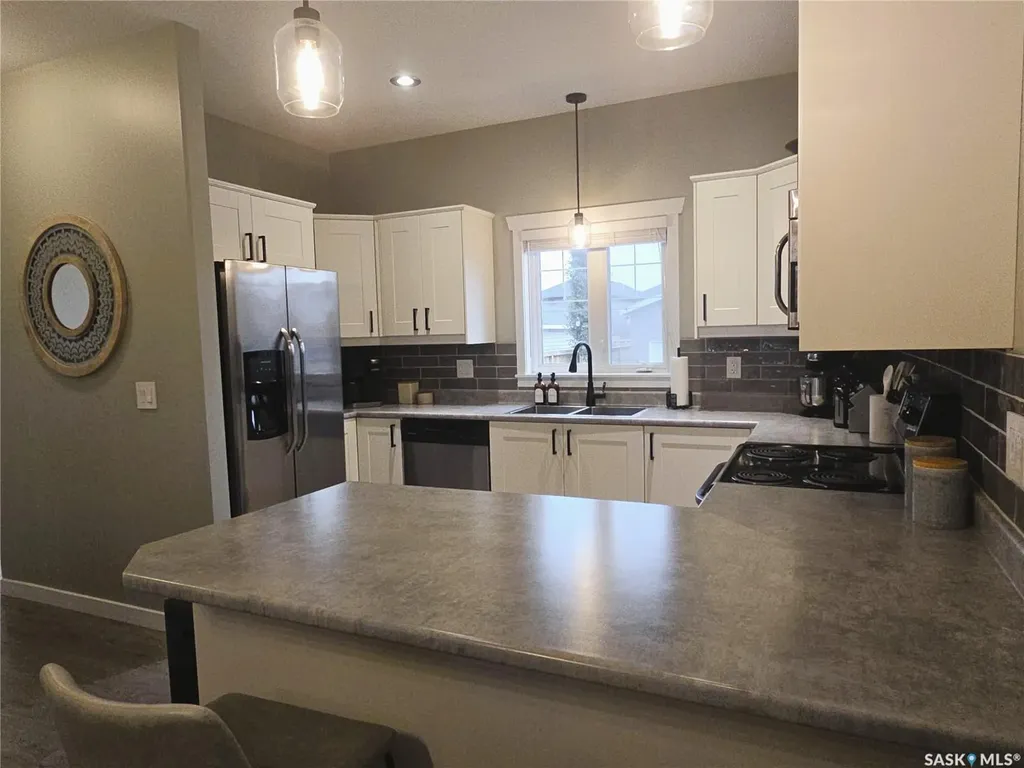 652 Ells Crescent Saskatoon SK S7L 6H9