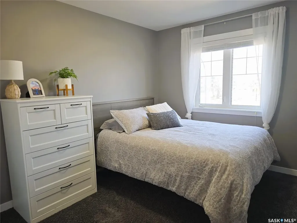 652 Ells Crescent Saskatoon SK S7L 6H9