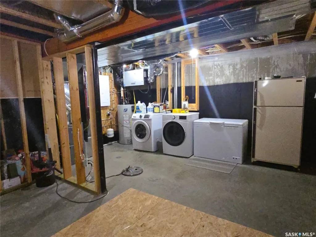652 Ells Crescent Saskatoon SK S7L 6H9