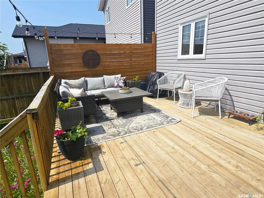 652 Ells Crescent Saskatoon SK S7L 6H9