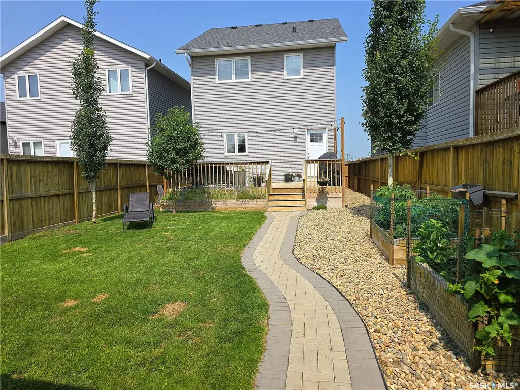 652 Ells Crescent Saskatoon SK S7L 6H9