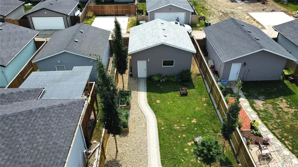652 Ells Crescent Saskatoon SK S7L 6H9