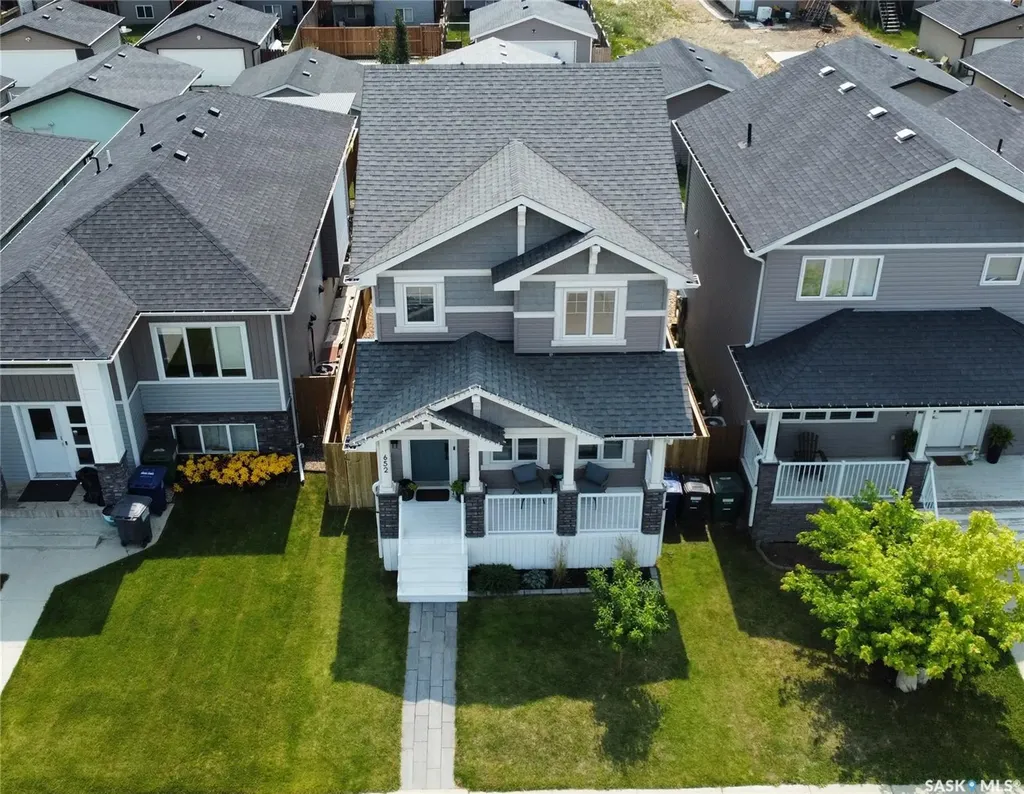 652 Ells Crescent Saskatoon SK S7L 6H9