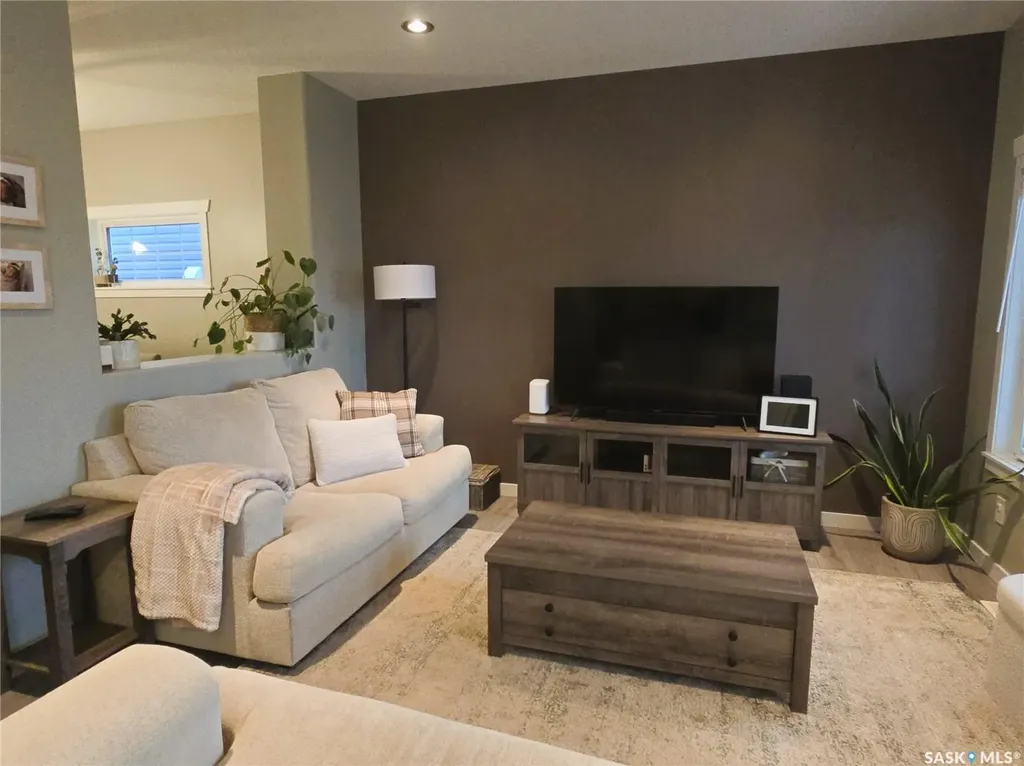 652 Ells Crescent Saskatoon SK S7L 6H9