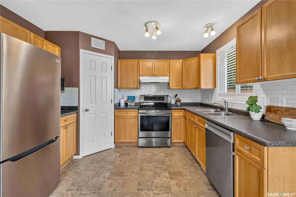 326 Denham Court Saskatoon SK S7R 1E5
