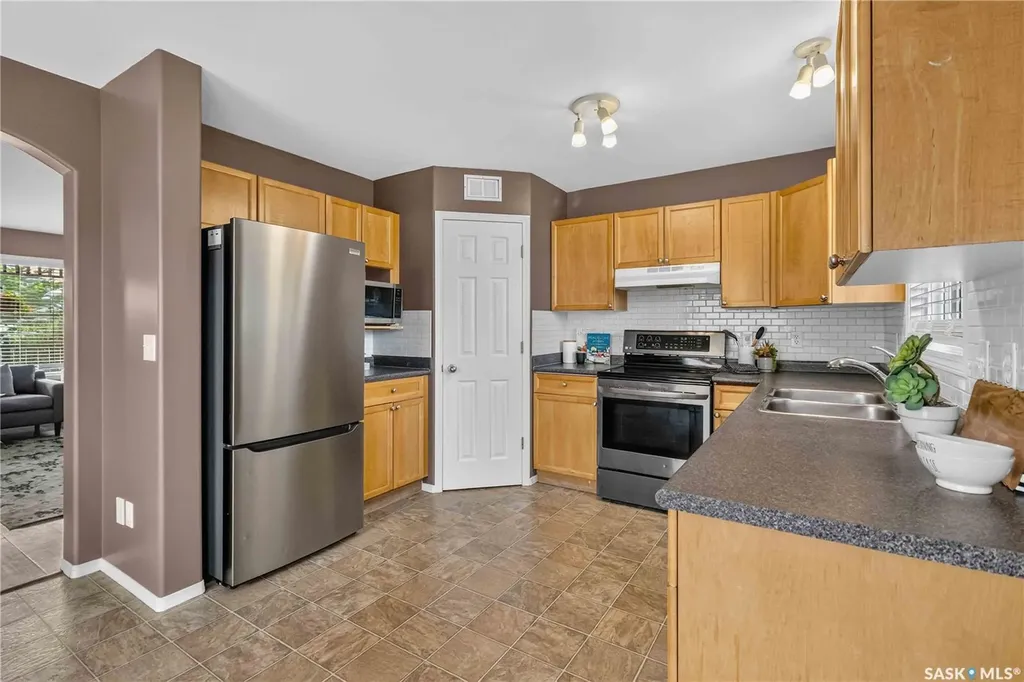 326 Denham Court Saskatoon SK S7R 1E5