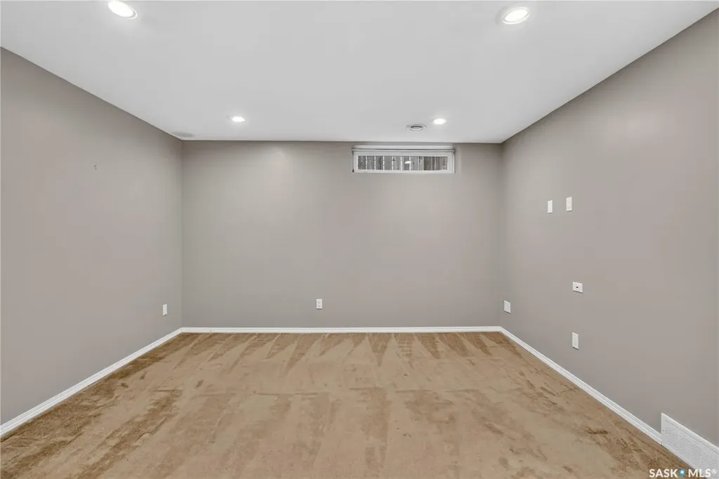 326 Denham Court Saskatoon SK S7R 1E5