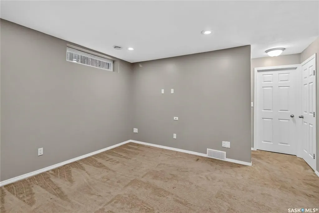 326 Denham Court Saskatoon SK S7R 1E5